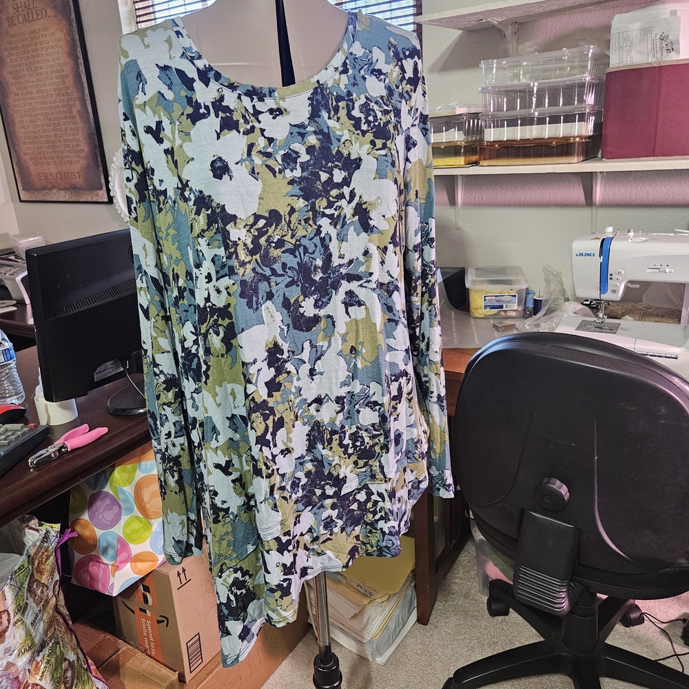 LOGO by Lori Goldstein Blue and Green Floral Long Sleeve Top